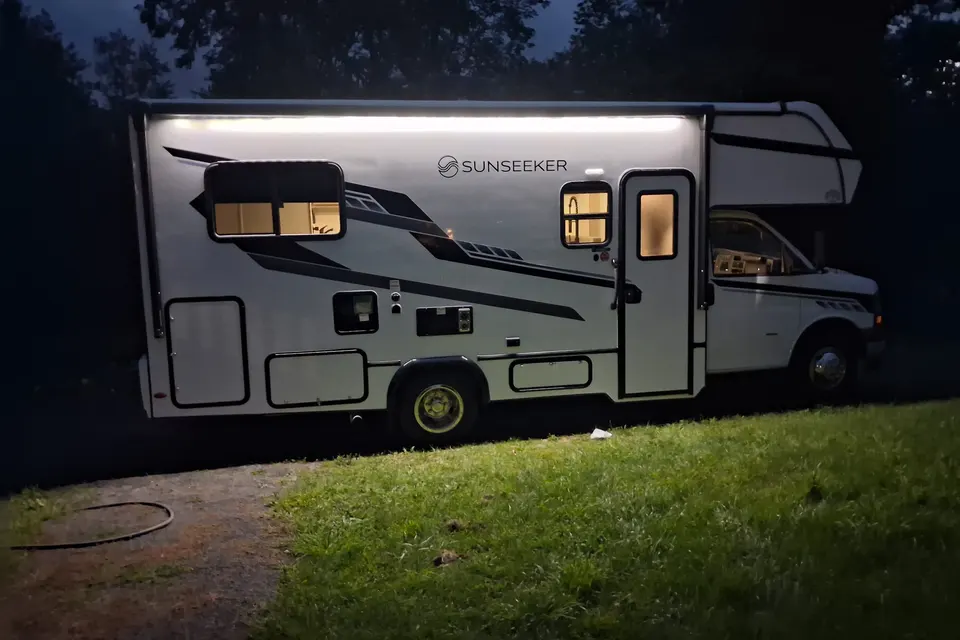 Gary 's Forest River Sunseeker LE 2150SLE Class C