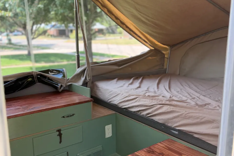 Cozy & Modern Pop-Up Camper for Family Getaways