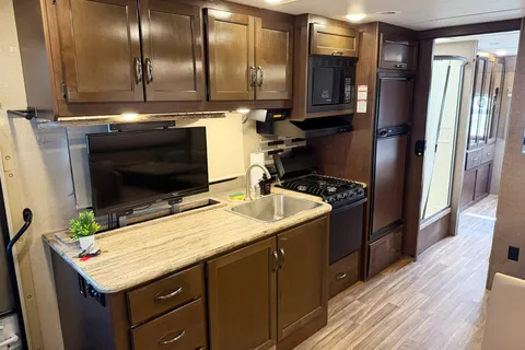 (#13) Lux Class A RV 31FT | Sleeps 8 | 2 Slide Outs | Burning Man | EDC