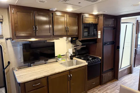 (#13) Lux Class A RV 31FT | Sleeps 8 | 2 Slide Outs | Burning Man | EDC