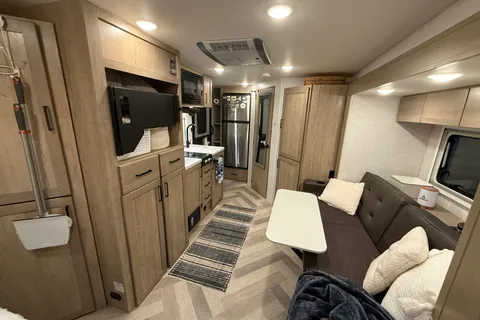 EMBER  201 fbq solarmax Travel Trailer