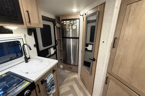 EMBER  201 fbq solarmax Travel Trailer