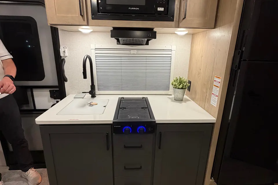 EMBER 221 MSL Overland solarmax Travel Trailer