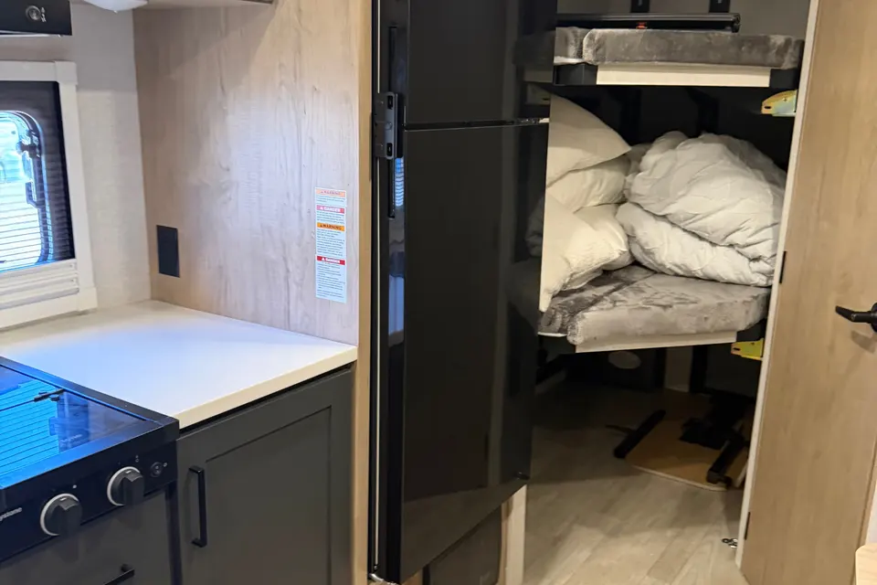 EMBER 221 MSL Overland solarmax Travel Trailer