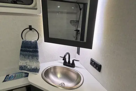 EMBER 221 MSL Overland solarmax Travel Trailer