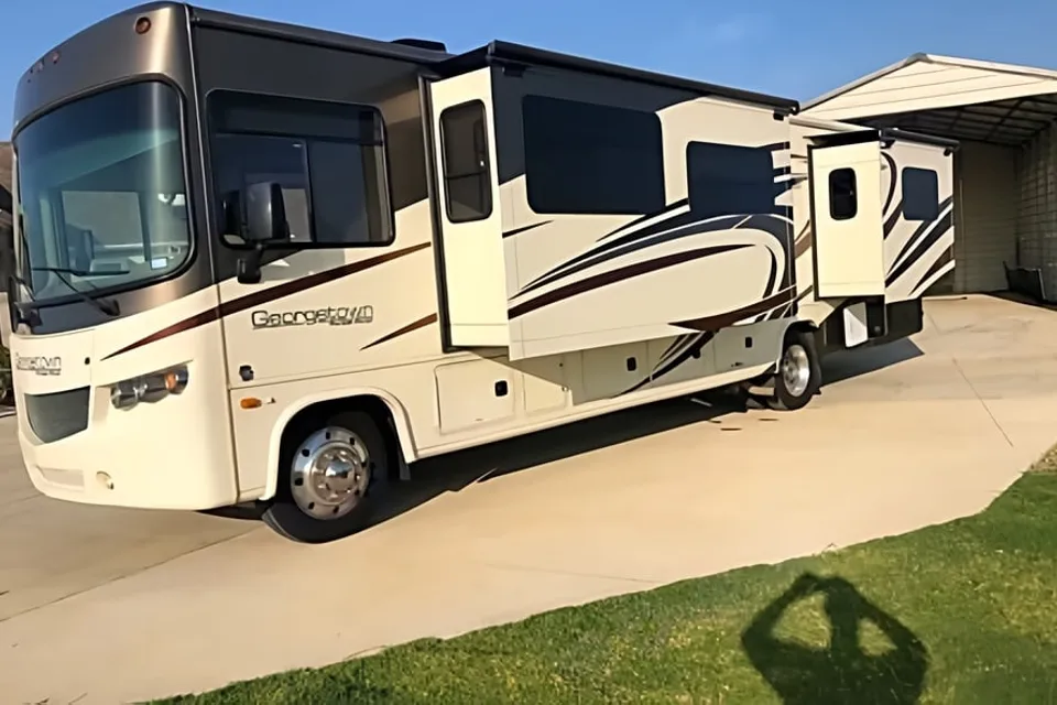[24] Stress Free RVs - 2017 XL - Class A - Georgetown - Bunkhouse