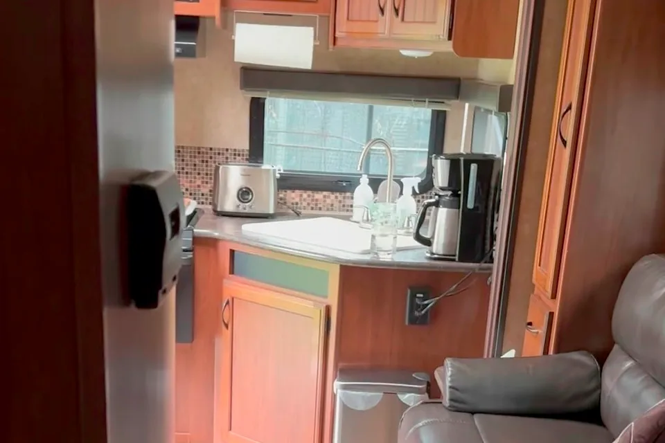 🇨🇦 Beautiful Jayco Whitehawk 24' Travel Trailer!