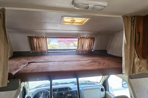 Daniel and Nury's Coachmen Ford Class C