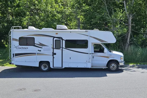 Daniel and Nury's Coachmen Ford Class C
