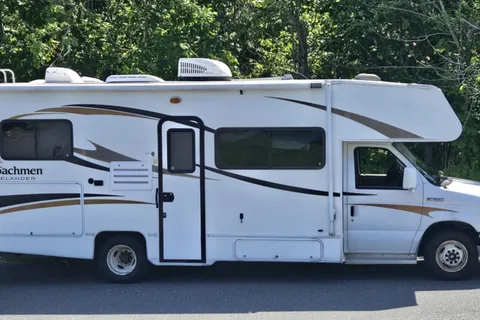 Daniel and Nury's Coachmen Ford Class C