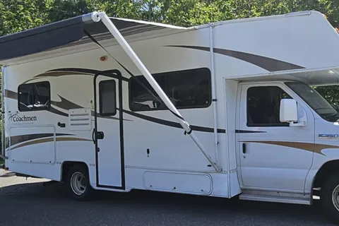 Daniel and Nury's Coachmen Ford Class C