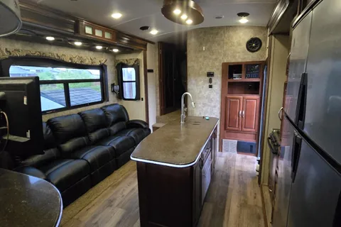 Dustin's Evergreen Tesla Fifth Wheel