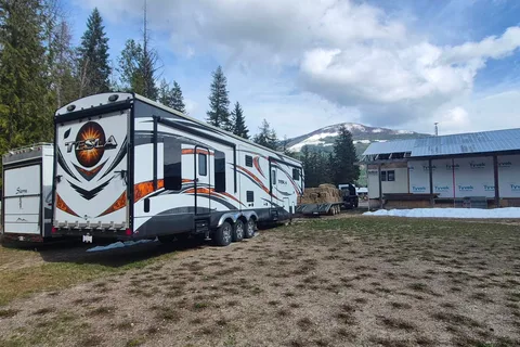 Dustin's Evergreen Tesla Fifth Wheel