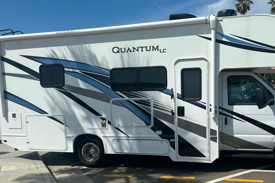 Roaming Retreat Thor Industry Quantum Class C