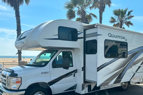 Roaming Retreat Thor Industry Quantum Class C