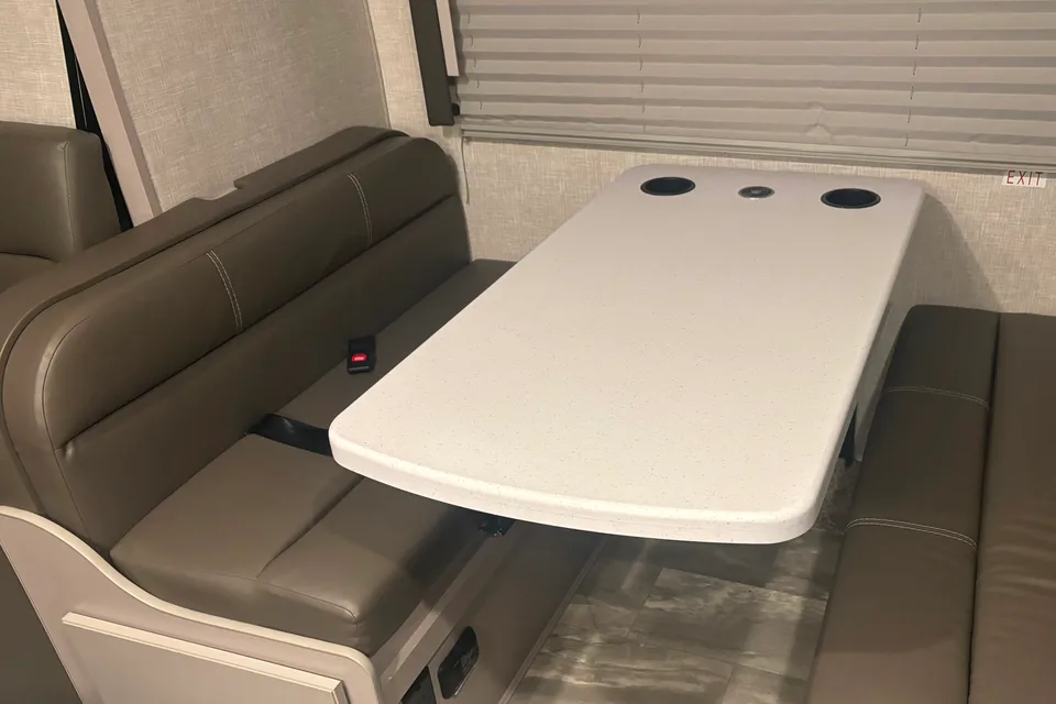 Roaming Retreat Thor Industry Quantum Class C