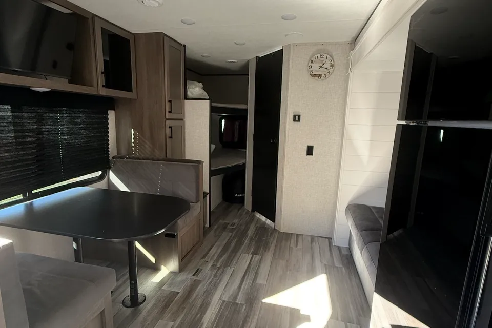 Rocco’s RV Rental | Fully Equipped Jayco Sleeps 8