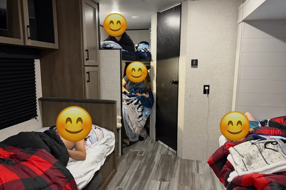 Rocco’s RV Rental | Fully Equipped Jayco Sleeps 8