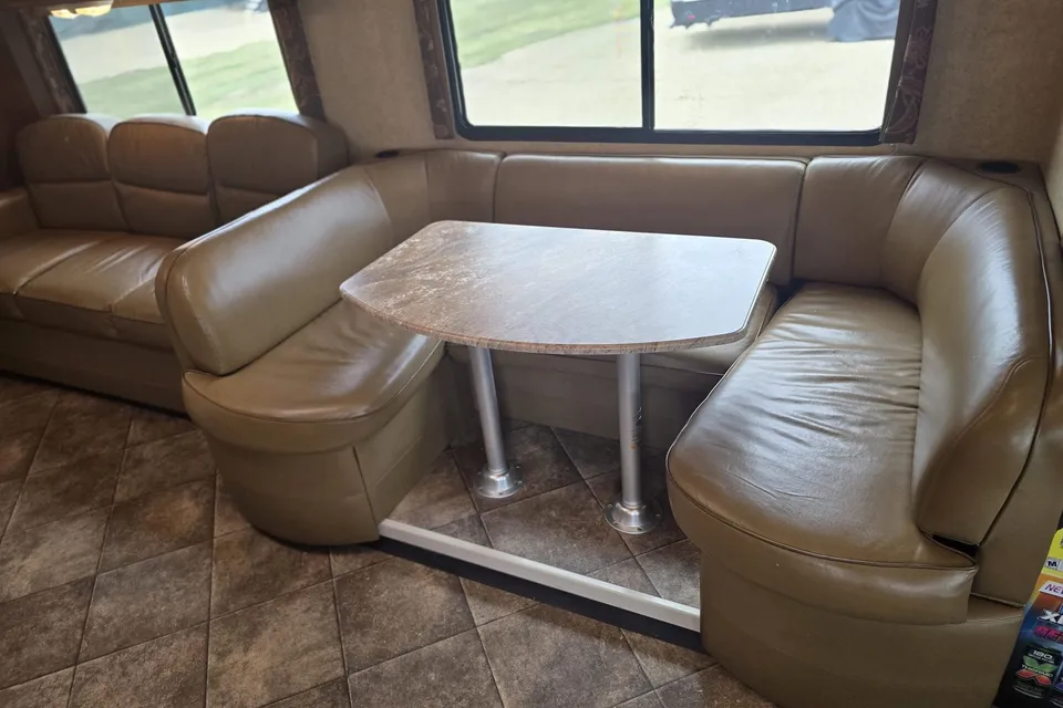 Thor Motor Coach 2014 FORD THOR WINDSPORT 34F Class A