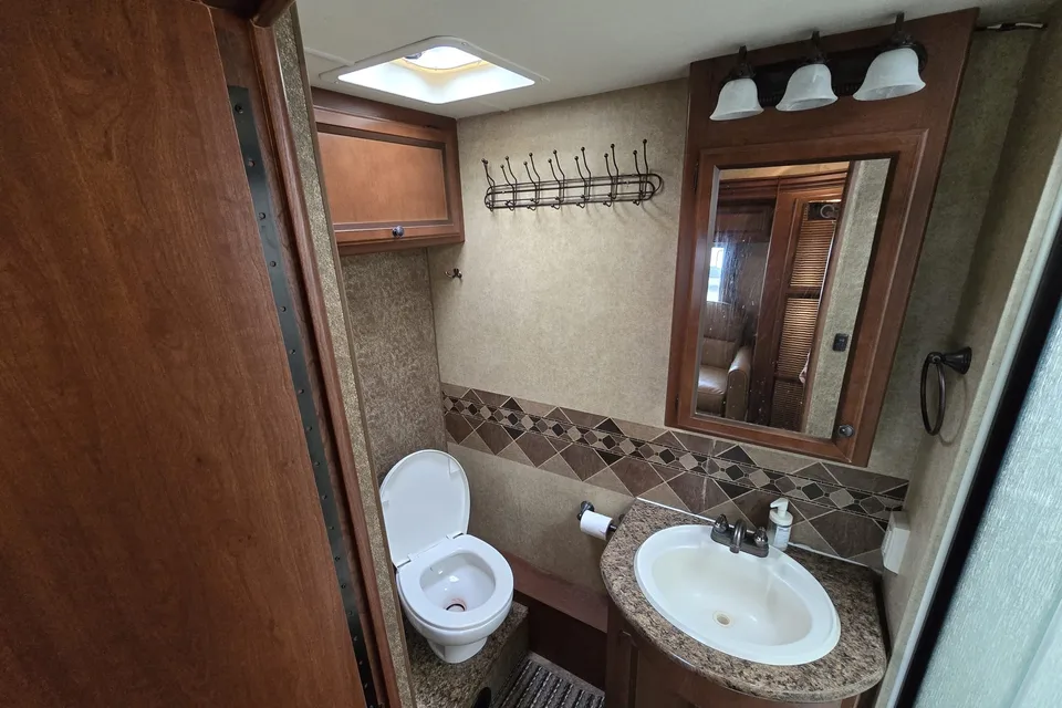 Thor Motor Coach 2014 FORD THOR WINDSPORT 34F Class A