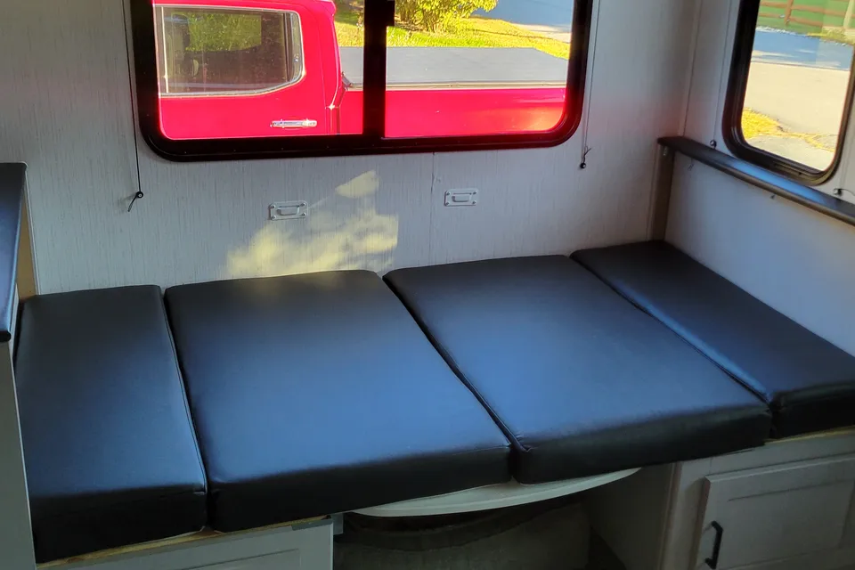 Luxury travel trailer w/ King size bed & 50 inch tv