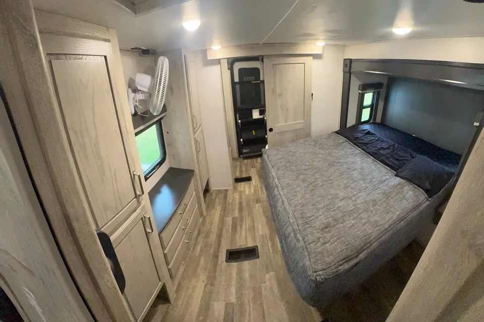 Brandon's Keystone Avalanche 390DS Fifth Wheel