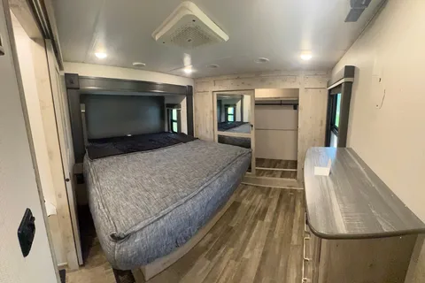 Brandon's Keystone Avalanche 390DS Fifth Wheel