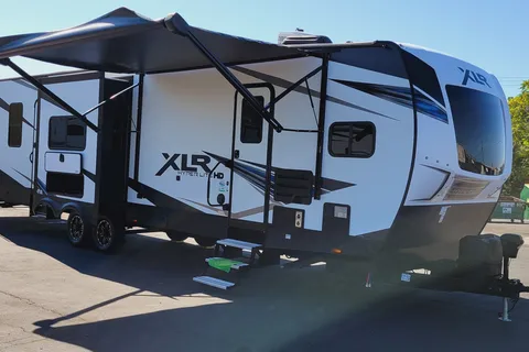 The Lakeside Lodge XLR 3310 Toy Hauler Hyperlite HD Ocean View