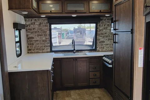 The Lakeside Lodge XLR 3310 Toy Hauler Hyperlite HD Ocean View