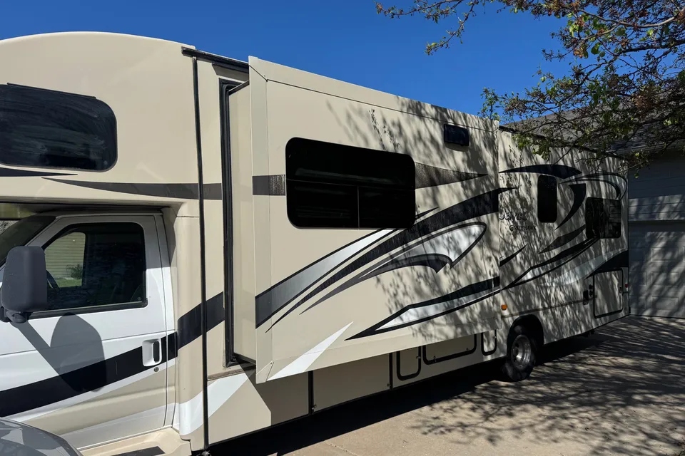 Wade's Jayco Greyhawk Class C