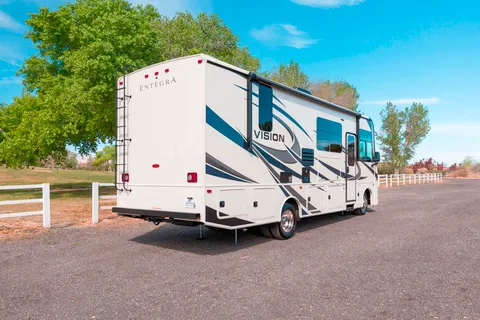 2021 Entegra Coach Sleeps 8