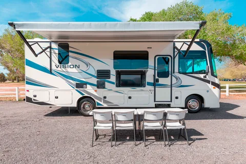 2021 Entegra Coach Sleeps 8