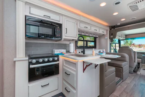 2021 Entegra Coach Sleeps 8