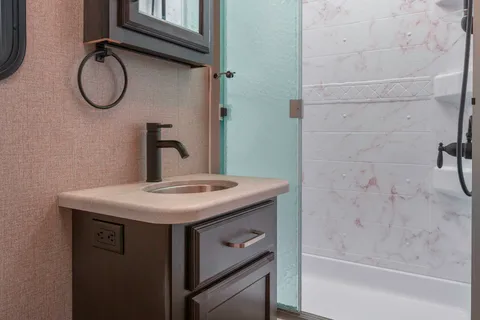 2021 Entegra Coach Sleeps 8