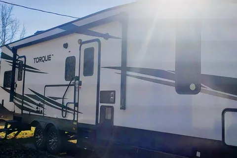 Deep South Camping Heartland T322 Toy Hauler