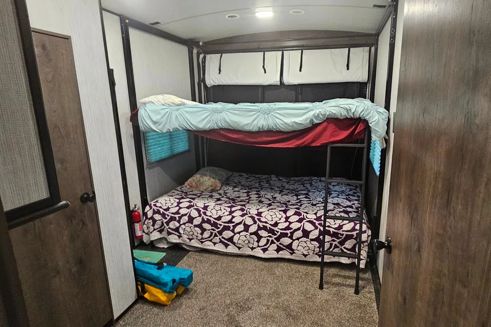 Deep South Camping Heartland T322 Toy Hauler