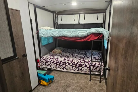Deep South Camping Heartland T322 Toy Hauler