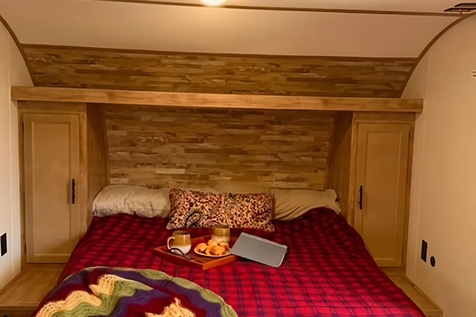 Burns Grand River 248BH Travel Trailer