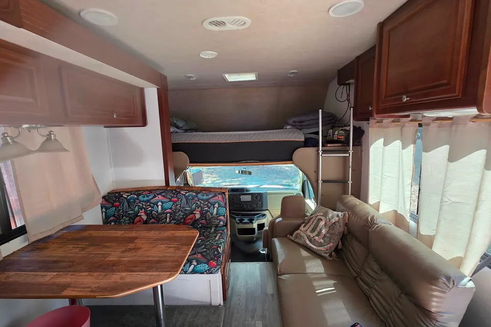Ashley's Fleetwood Jamboree Searcher Class C