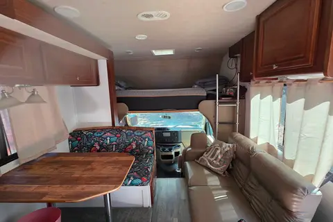 Ashley's Fleetwood Jamboree Searcher Class C