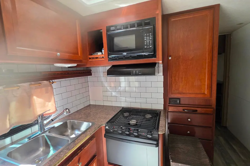 Ashley's Fleetwood Jamboree Searcher Class C
