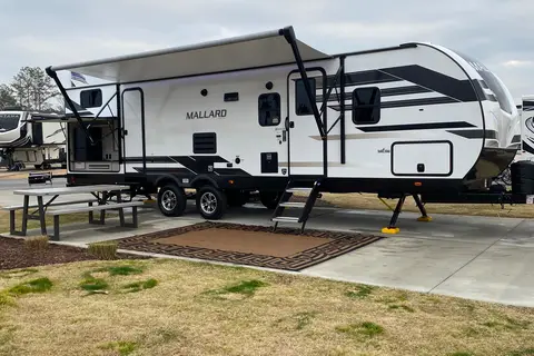 Fully Stocked 2022 Heartland Mallard M32 w/King Size Bed & Outdoor Kitchen