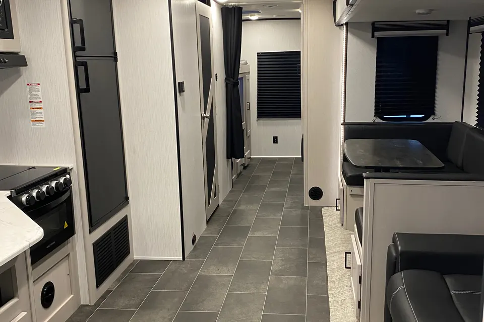 Fully Stocked 2022 Heartland Mallard M32 w/King Size Bed & Outdoor Kitchen