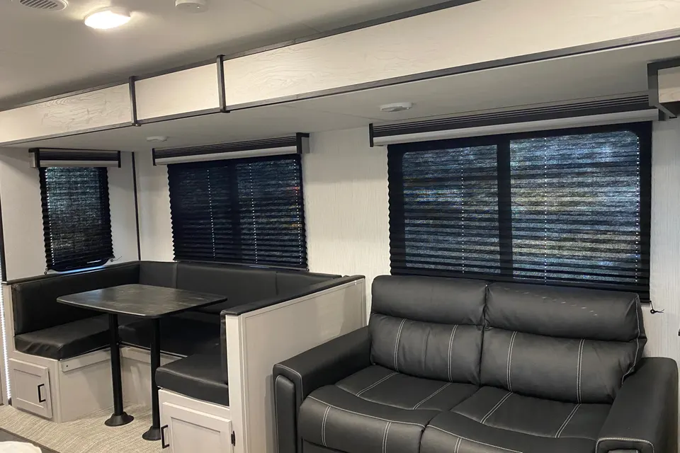 Fully Stocked 2022 Heartland Mallard M32 w/King Size Bed & Outdoor Kitchen