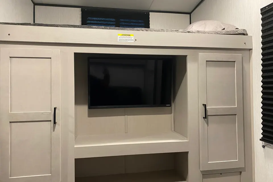 Fully Stocked 2022 Heartland Mallard M32 w/King Size Bed & Outdoor Kitchen