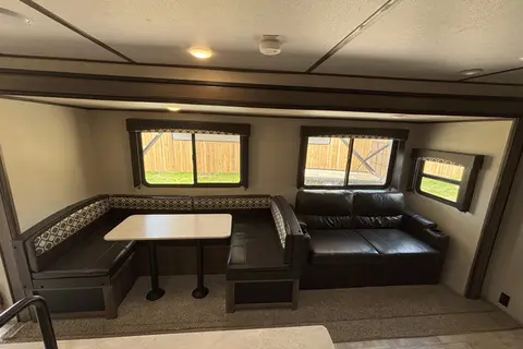 Matt's Prime Time Avenger 32QBI Travel Trailer