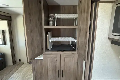 Matt's Prime Time Avenger 32QBI Travel Trailer