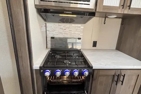 Matt's Prime Time Avenger 32QBI Travel Trailer