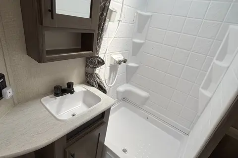 Matt's Prime Time Avenger 32QBI Travel Trailer
