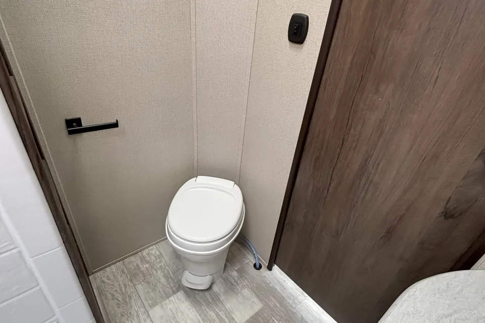 Matt's Prime Time Avenger 32QBI Travel Trailer